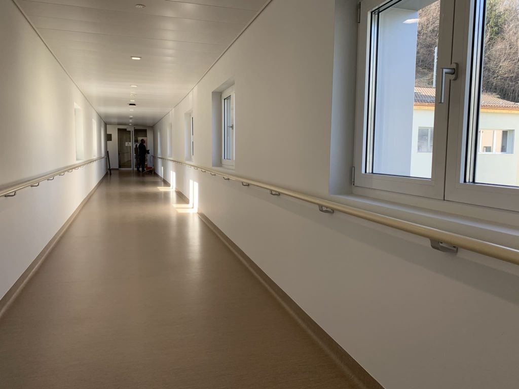 Centre Geriatrique Monthey Zone Passage Couloir Mains Courantes